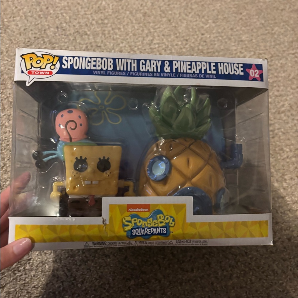 Pop Funko SpongeBob with Gary and pineapple house